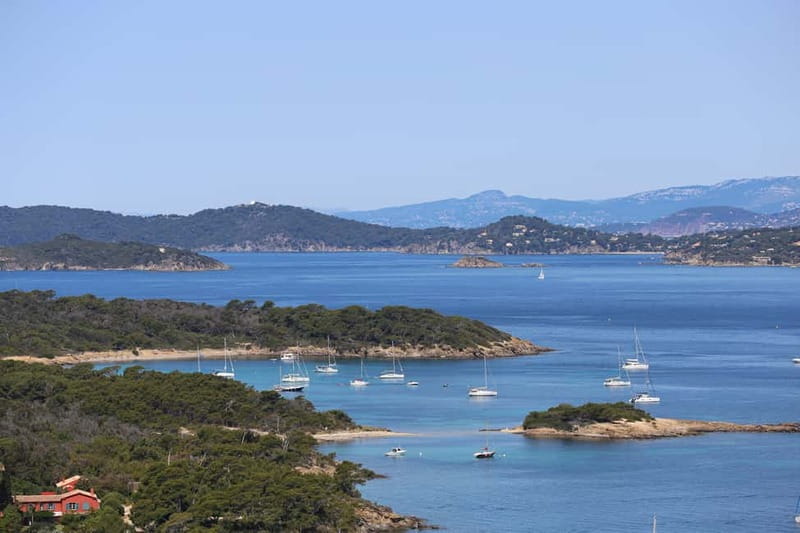 SYE Porquerolles: excursion semi-rigide découverte de l'île - Hearing the island story at sea