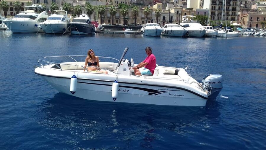 Taormina: Private tour in motorboat - Isola Bella and Mazzarò Bay