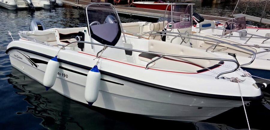 Taormina: Private tour in motorboat - Swimming makes this more than a sightseeing ride