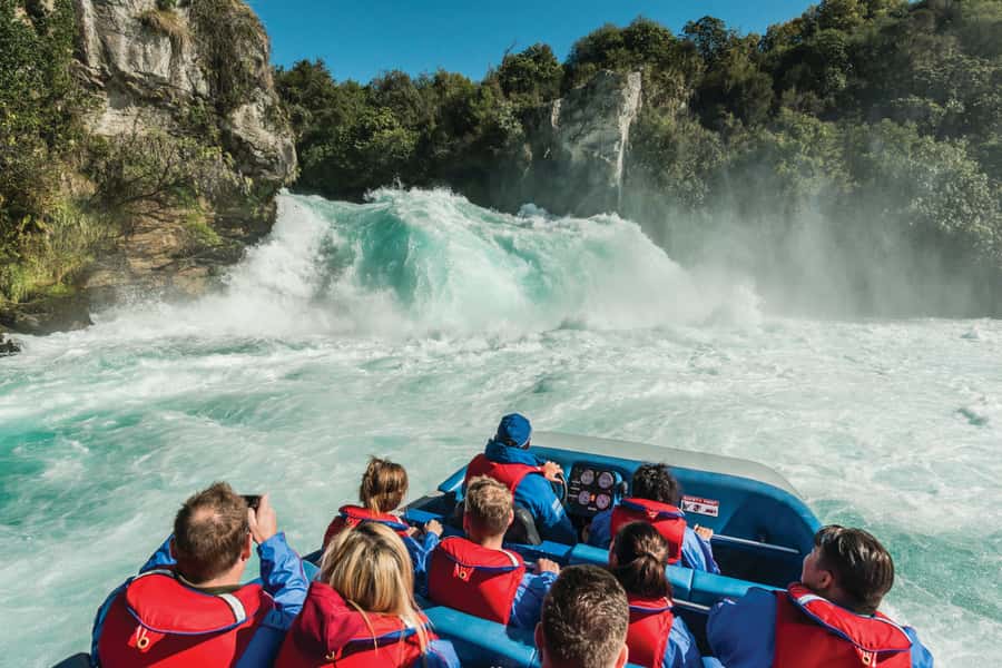 Taupō: Huka Falls 30-Minute Jet Boat Experience - Huka Falls Jet compared with a regular falls visit