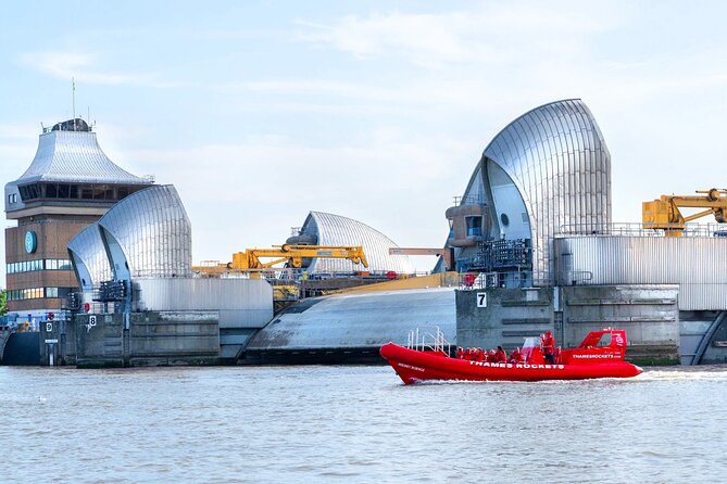 Thames High-Speed Zone Speedboat in London - The Thames Barrier is the turning point