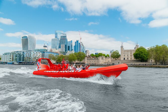 Thames High-Speed Zone Speedboat in London - The safety briefing and first run