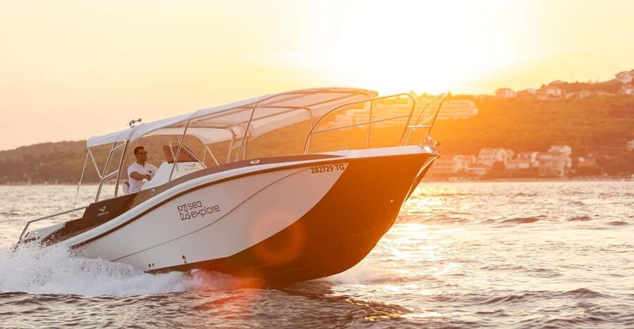 TROGIR: Blue Lagoon & 3 Islands Half-day Speedboat tour - Maslinica on Šolta: a welcome change of pace