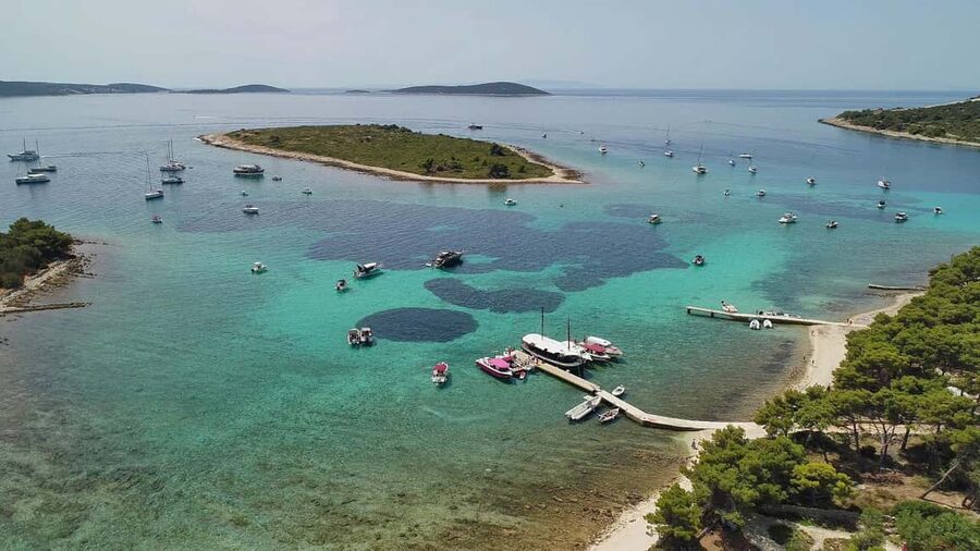 Trogir: Blue Lagoon and 3 Islands Speedboat Tour - From Kamerlengo Castle to the open Adriatic