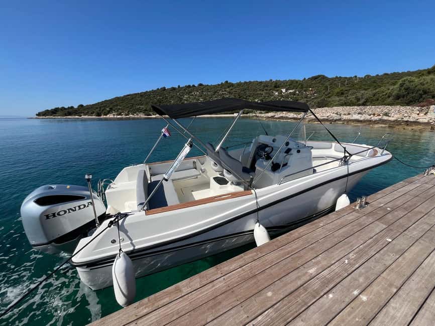 Trogir: Blue Lagoon and 3 Islands Speedboat Tour - Maslinica on Šolta: the tour’s cultural pause