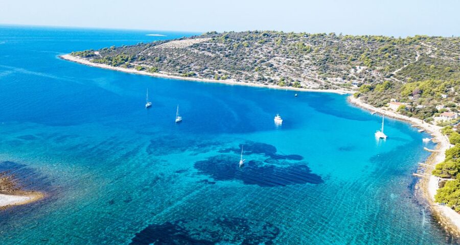 Trogir: White Lagoon, Maslinica & Blue Lagoon Speedboat Tour - Maslinica brings lunch and local character