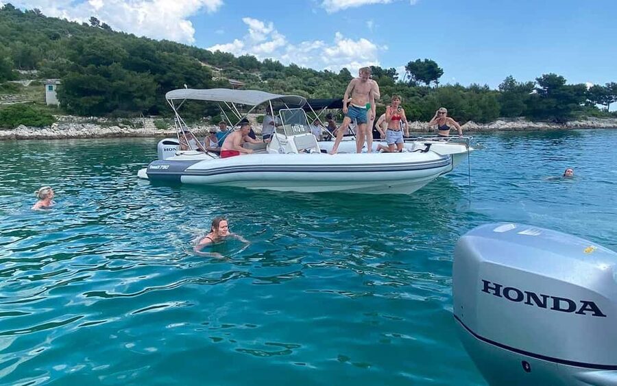 Trogir: White Lagoon, Maslinica & Blue Lagoon Speedboat Tour - Krknjaši Blue Lagoon as the final swim