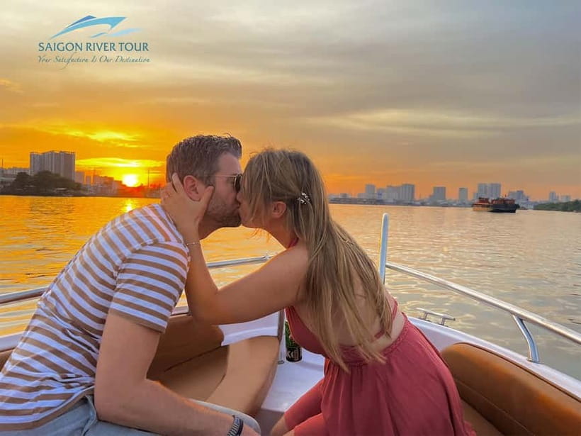 VIP Tour Enjoy Romantic Sunset by Speed Boat Free Cocktail - Crossing Saigon Bridge and Thu Thiem Bridge