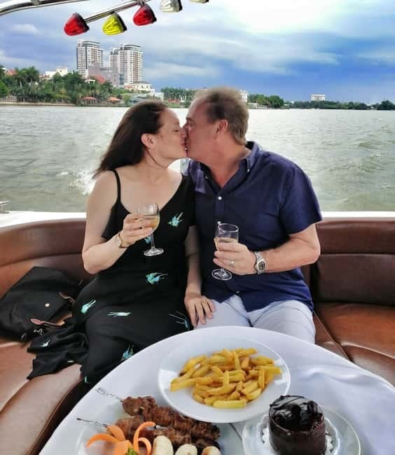 VIP Tour Enjoy Romantic Sunset by Speed Boat Free Cocktail - Sunset, photographs, and a planned surprise