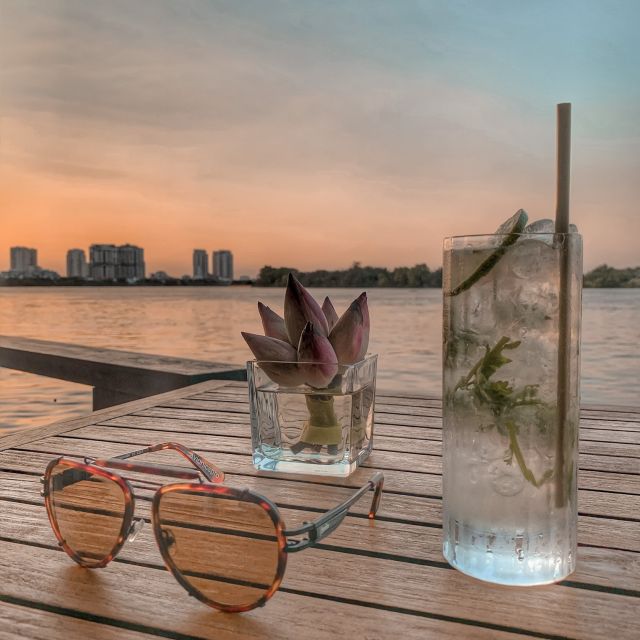 VIP Tour Enjoy Romantic Sunset by Speed Boat Free Cocktail - What the $76 price delivers
