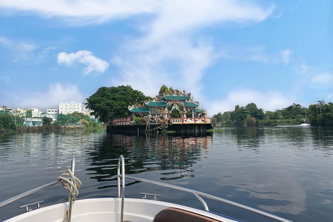 VIP Tour in Dragon Floating Temple sightseeing by SpeedBoat - Starting at Bach Dang Pier in District 1