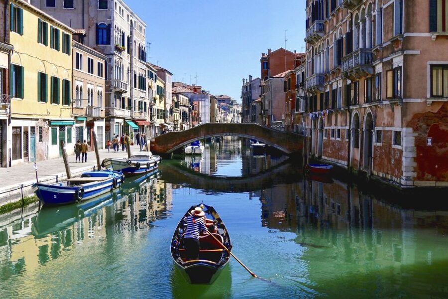 Walking Tour with optional motor boat Ride - Strada Nova and the approach to Rialto
