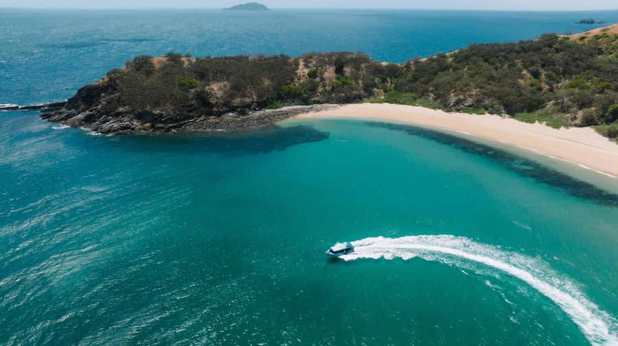 Yeppoon: Great Keppel Island Fast Boat Snorkel & Lunch Tour - Should you book The Kraken experience?