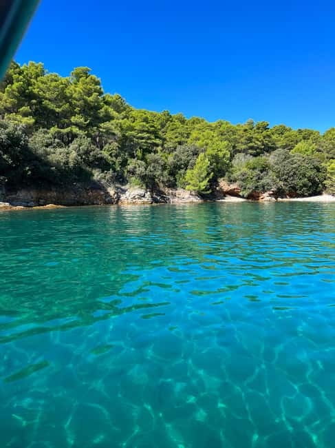 Zadar: 3 Island Speedboat Tour & Blue Bay Swim with Drinks - Drinks are simple but welcome