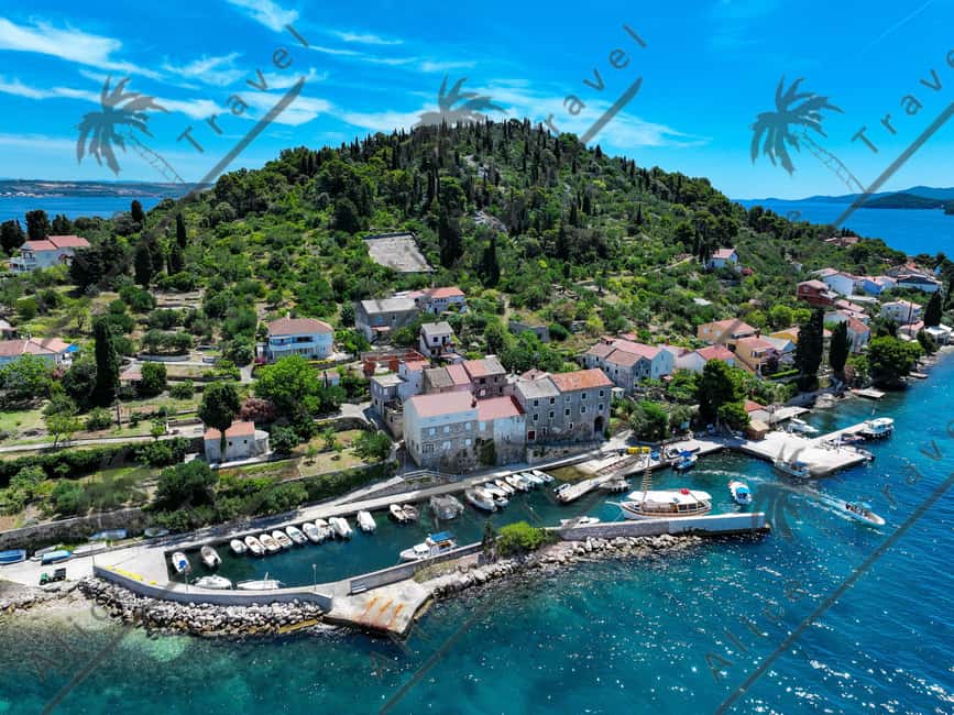 Zadar: 3 Island Speedboat Tour with Wine and Snorkeling - Drinks, music, and the feel on board
