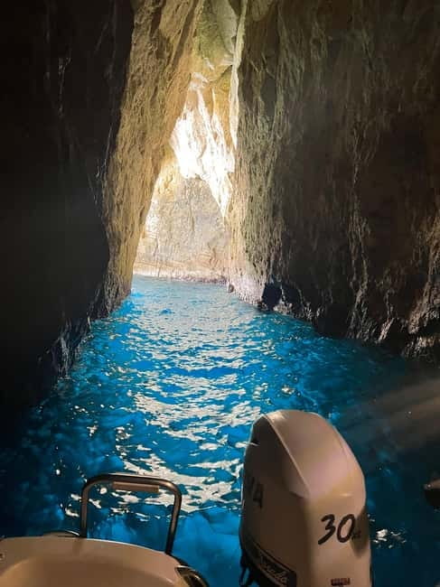 Zakynthos: Laganas Bay, Myzithres & Turtles Speedboat Tour - Guide quality and the small-group advantage